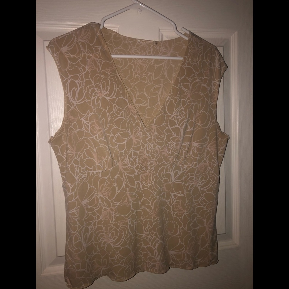 Nice Vintage Top. Light & comfortable material.